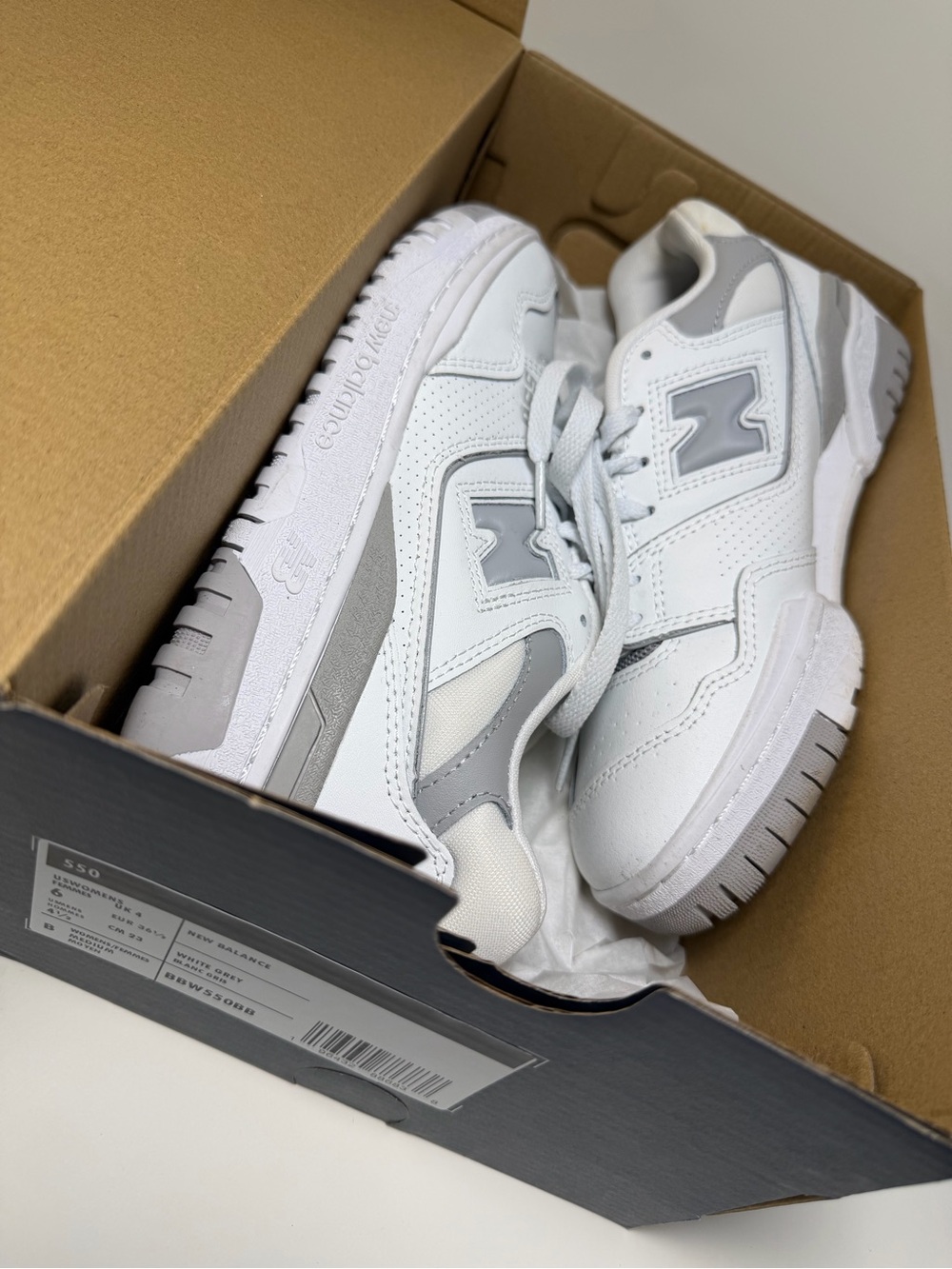 New Balance 550 Women’s
6 White Grey BBW550BB Basketball
Sneaker Athletic Shoes